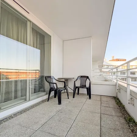 Ovo Comfy With Balcony By Bookinghost 公寓